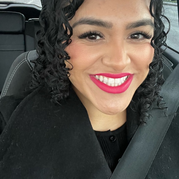 Meet your Posher, Sera - Picture 3 of 3